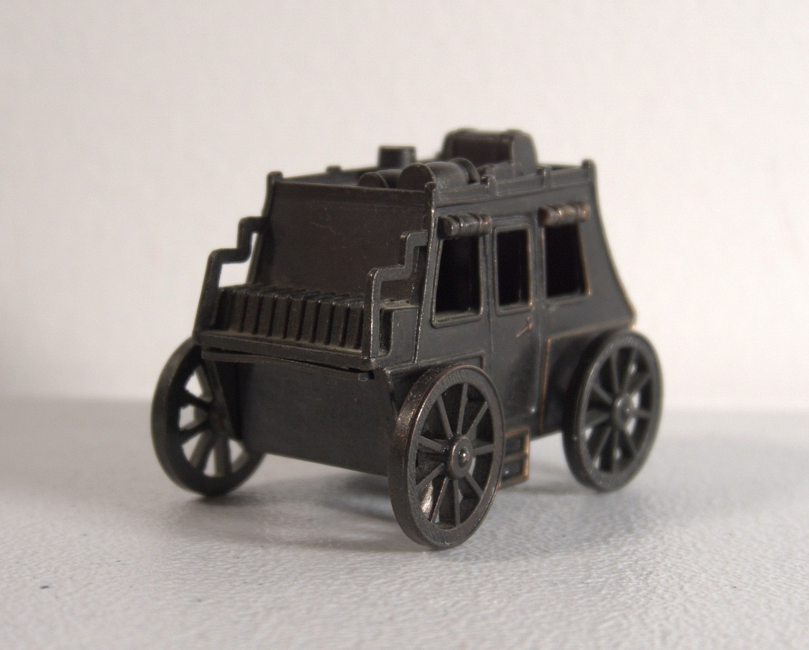 Vintage Pencil Sharpener Diecast Metal Stagecoach Wagon Moving Wheels (FA)