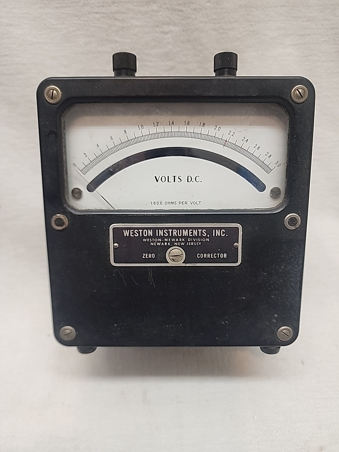 NICE! Vintage DC Voltmeter: Model 931, Electrical Tools. 3V 1000 Ohms