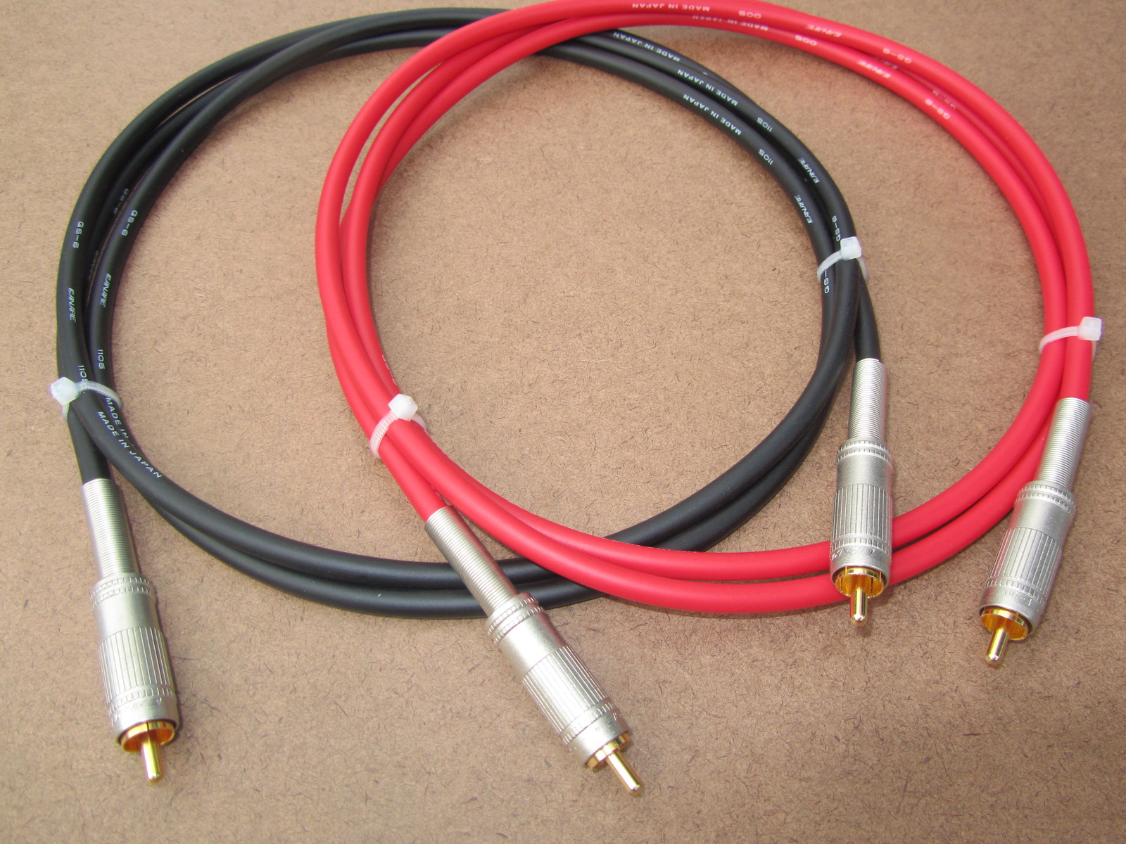Canare GS6, RCA F-09 Pair Audio Cable 4 Ft, Black/Red.