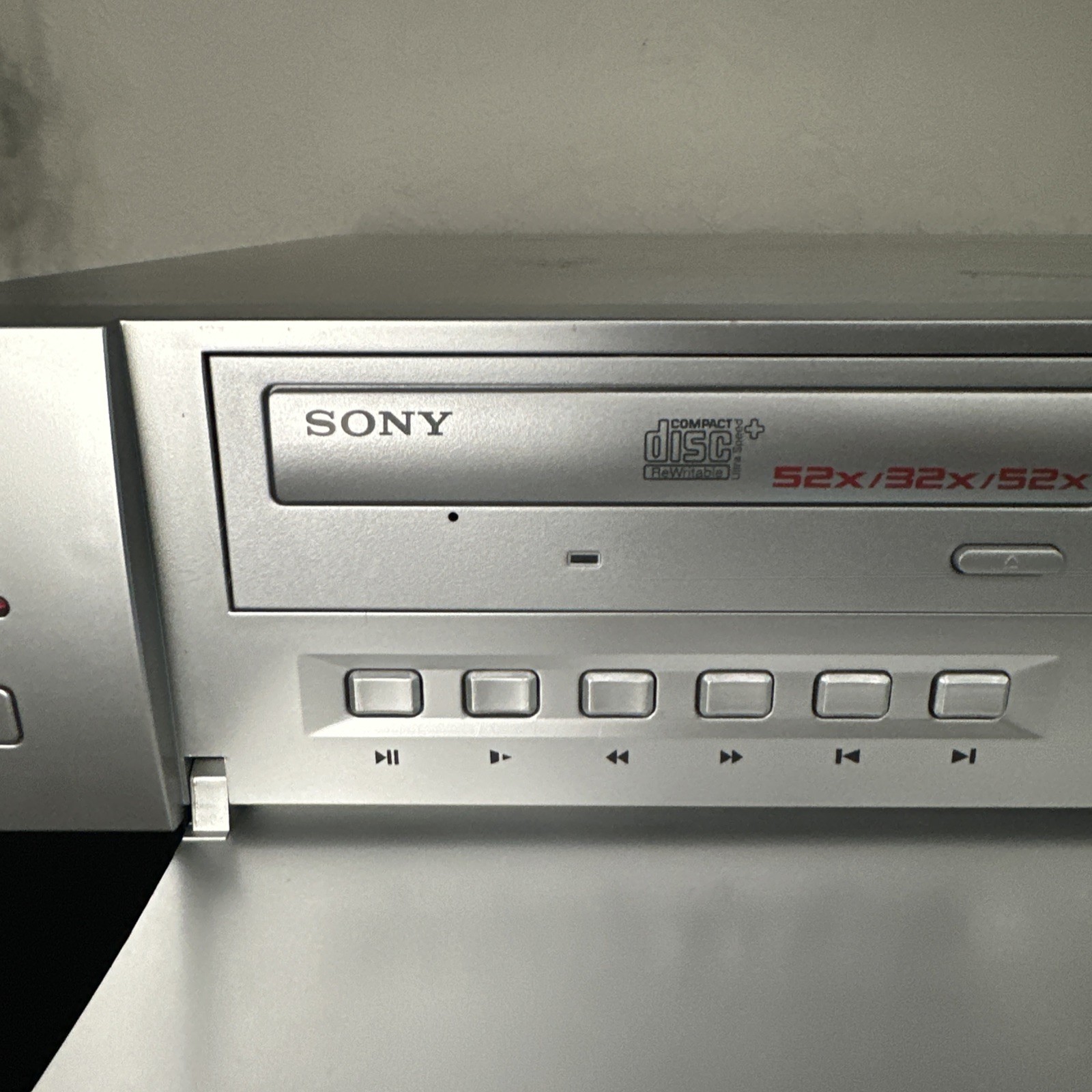Sony security surveillance digital video recorder DVR Silver Model DVR-804FX