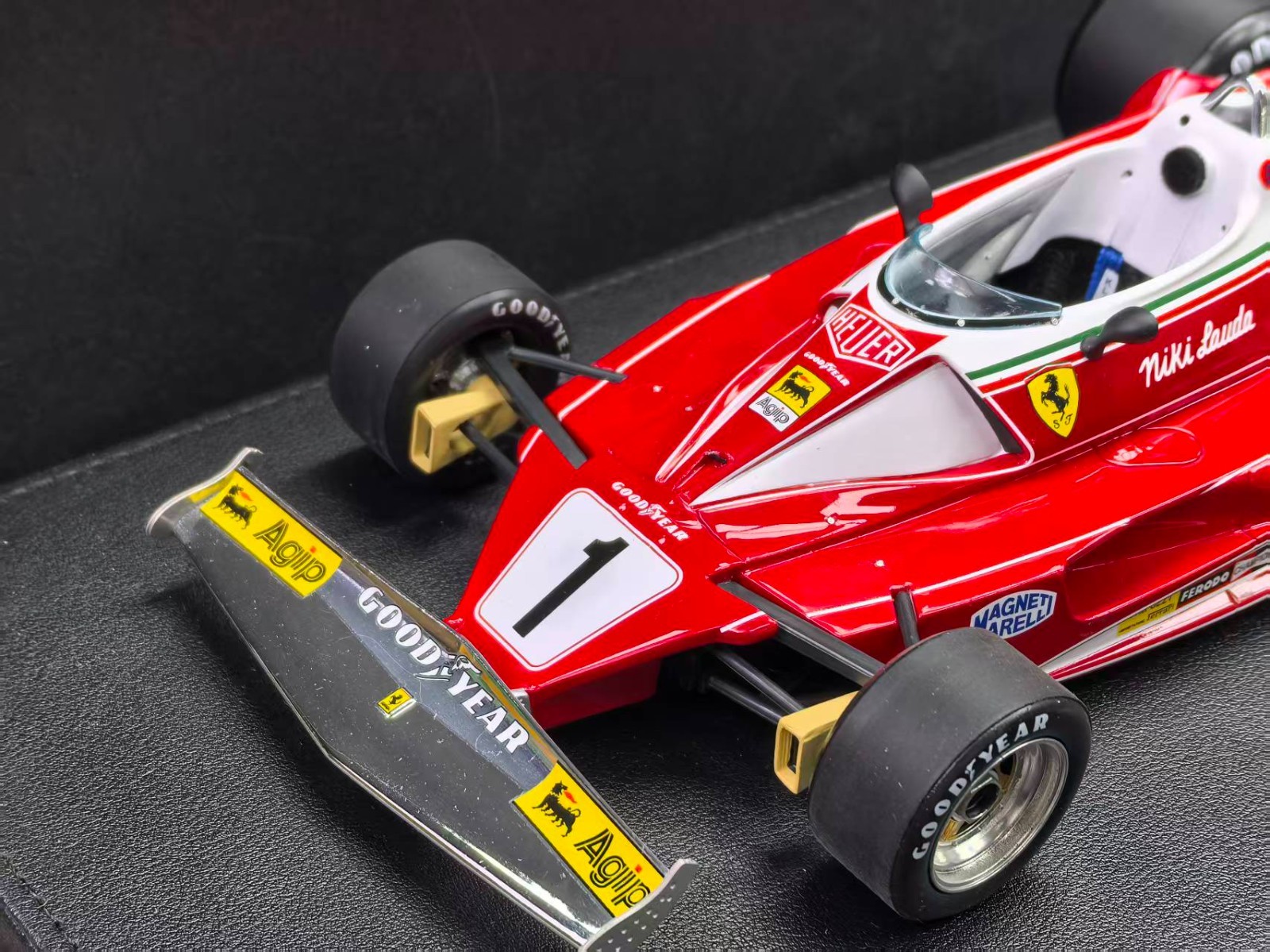 1/18 GP Replicas Ferrari 312T2 Niki Lauda Model