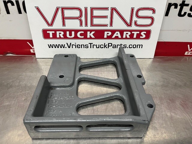 PETERBILT PIVOT-UPPER HOOD 13-04286R