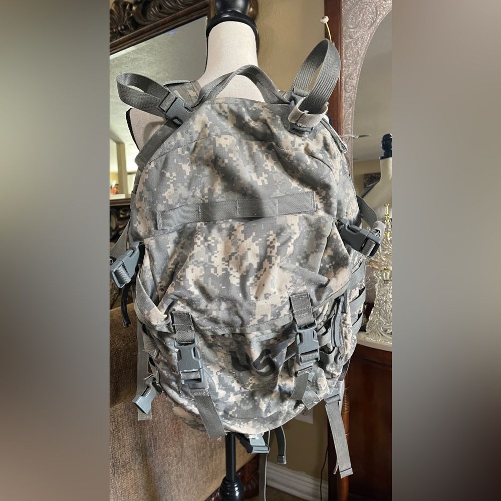 Original U.S. Military Tactical MOLLE II lightweight 35l Camoflage backpack