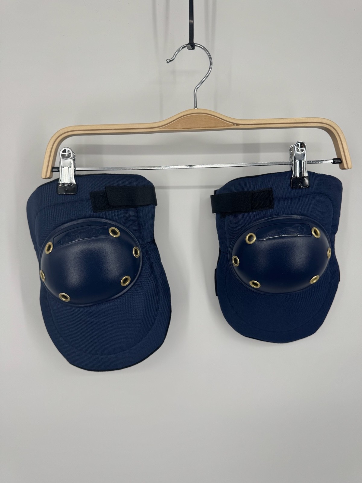 NWOT Bison Life Hard-Cap Knee Pads Unisex Navy Blue Heavy Duty Dual Buckle Strap