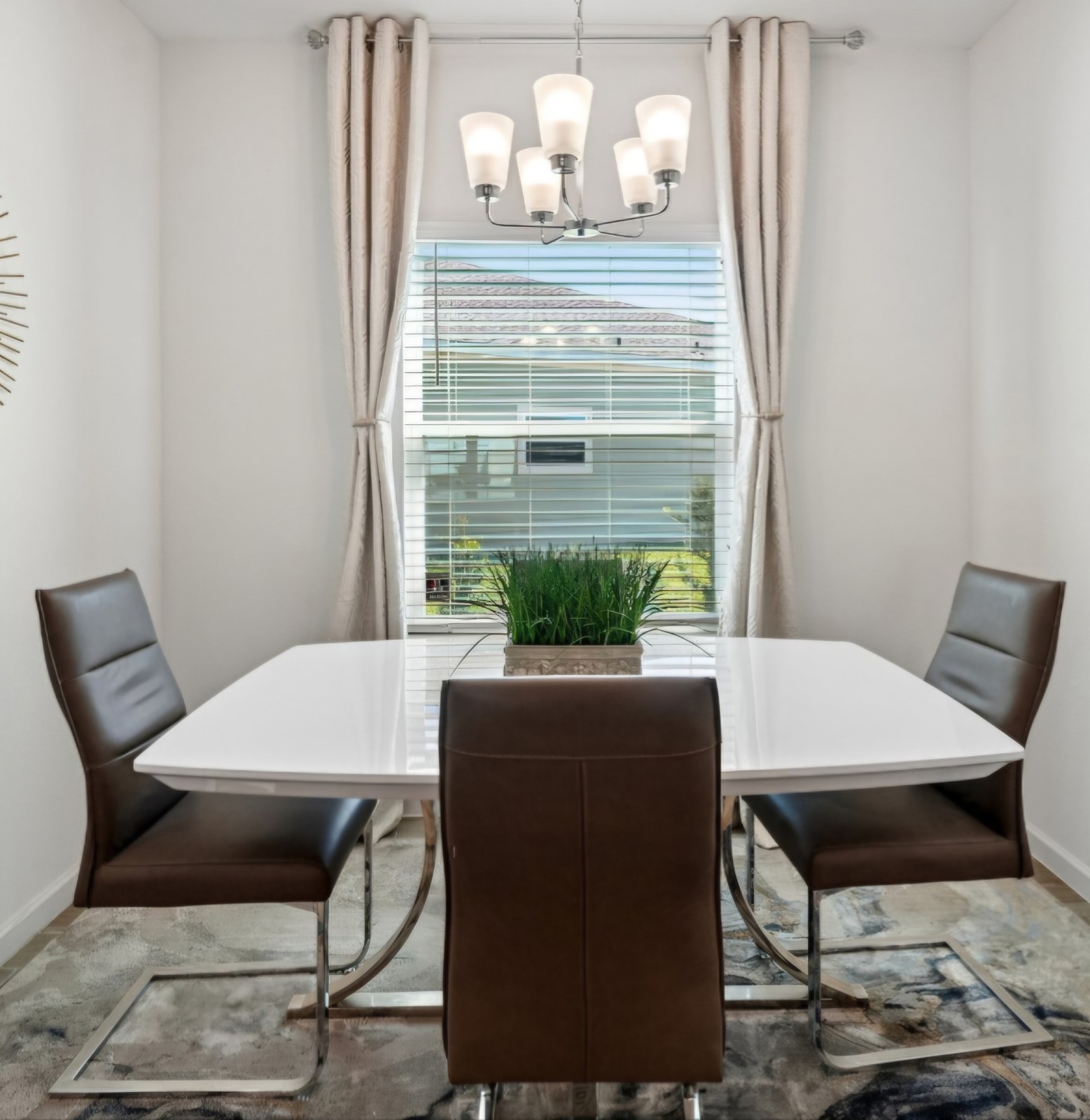 *MOVING SALE* Washington Square Dining Room Set! (Rooms To Go) 5pc
