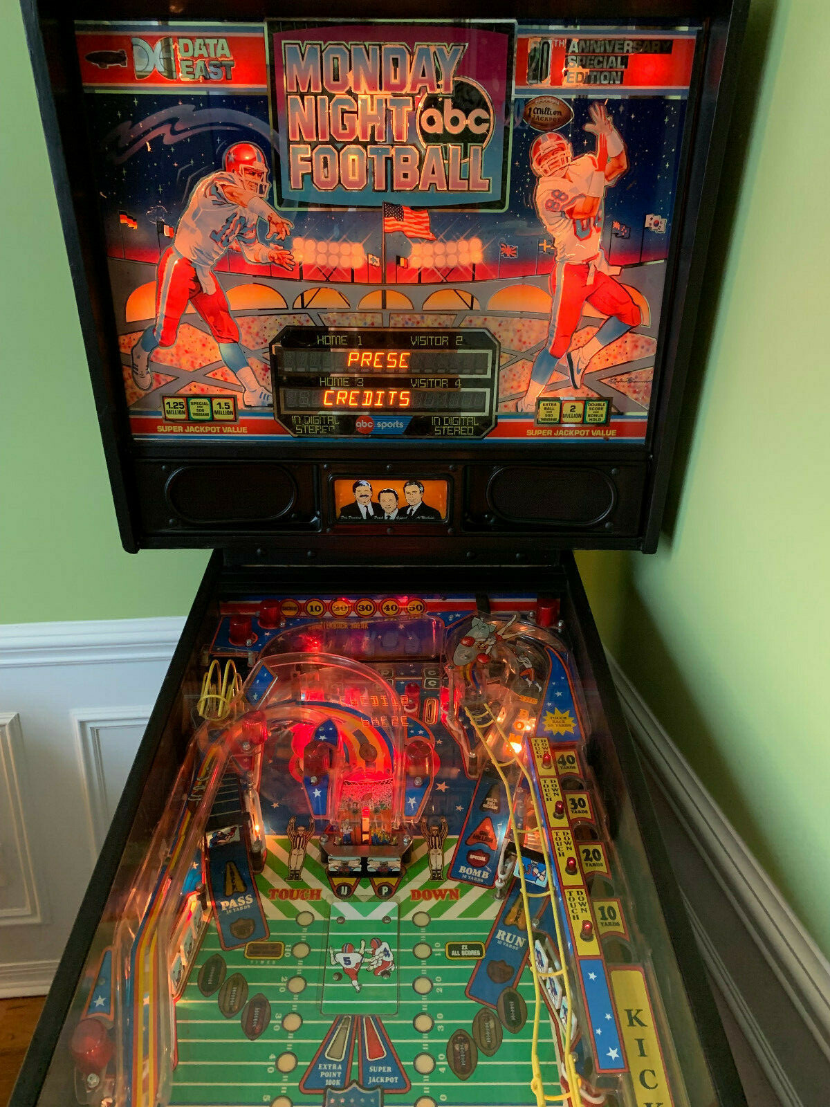 Data East Monday Night Football Pinball Machine 1989