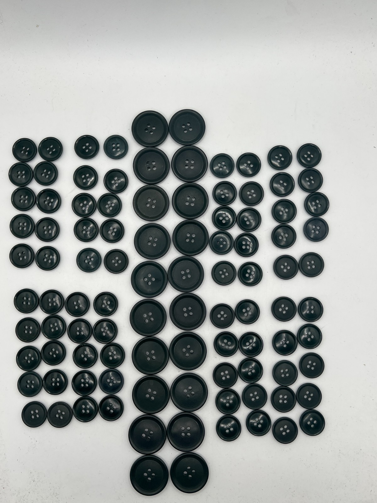 4 Hole Buttons - British Army - Job Lot 100 - Green - Small 19mm Large 29mm USED