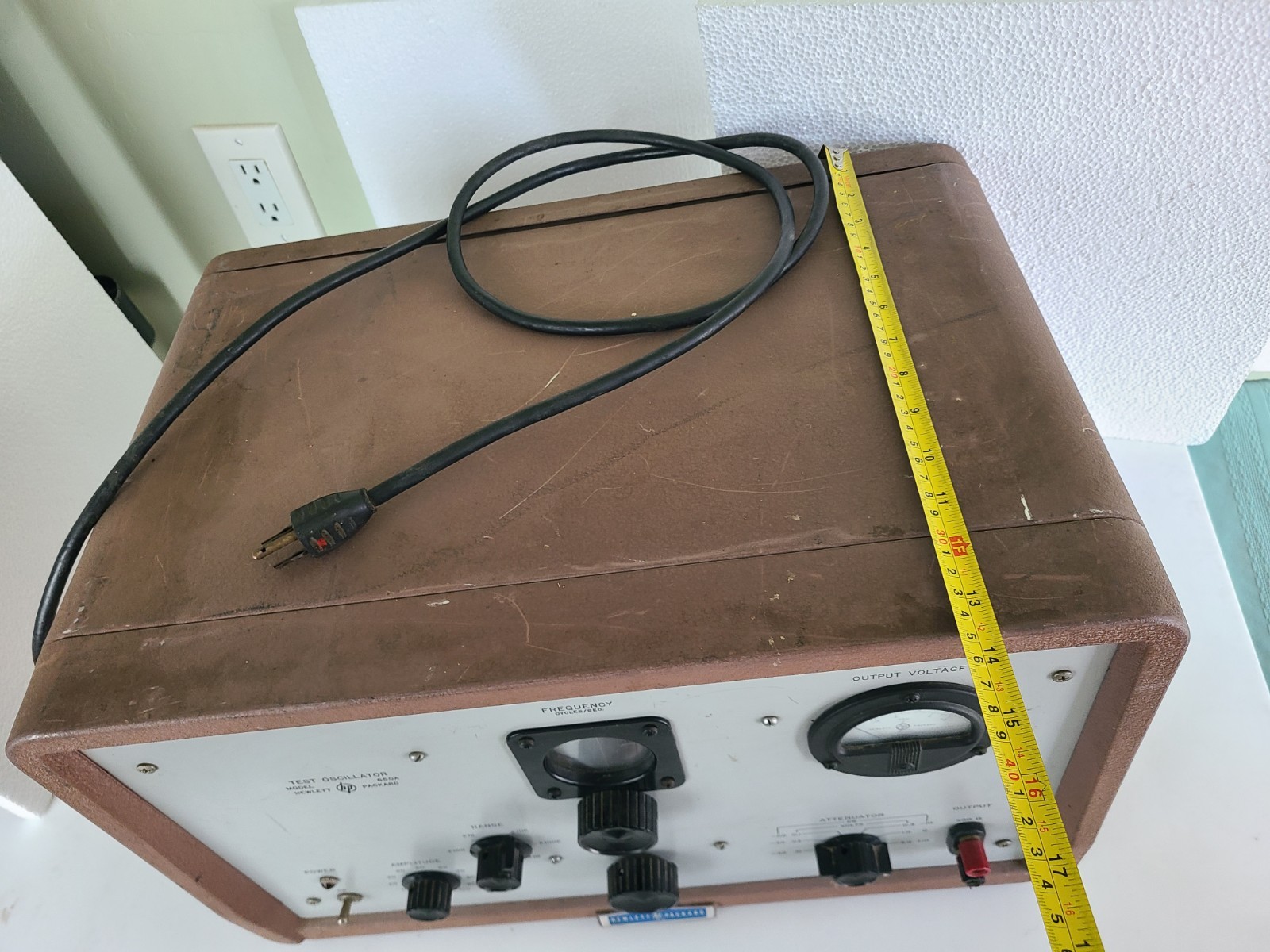 Hewlett Packard 650A Test Oscillator Unit, Powers Up, UNTESTED