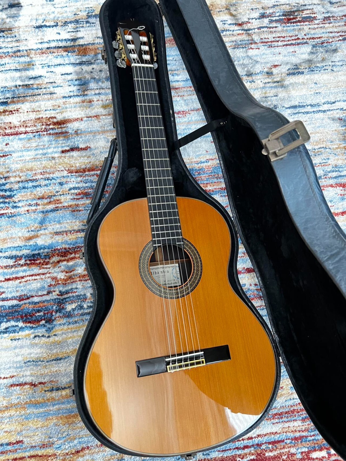 Alhambra 9P Classical Guitar, Natural, with hard case, new