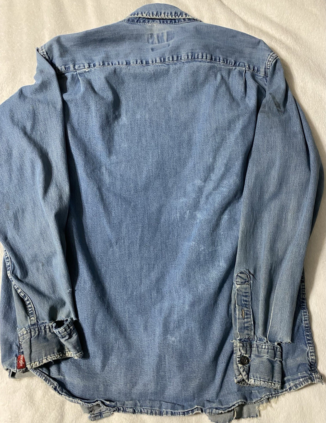 Thrashed Wrangler Men’s Denim Work Shirt Size Large Button Up