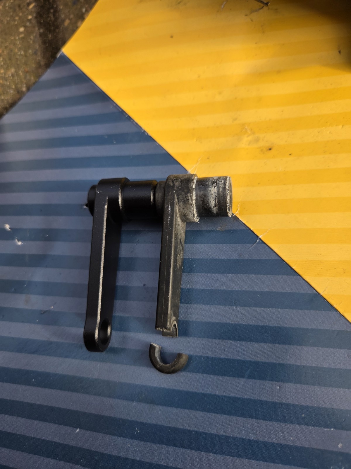 BMW K1600GT R1200RT Windscreen Bracket 85929