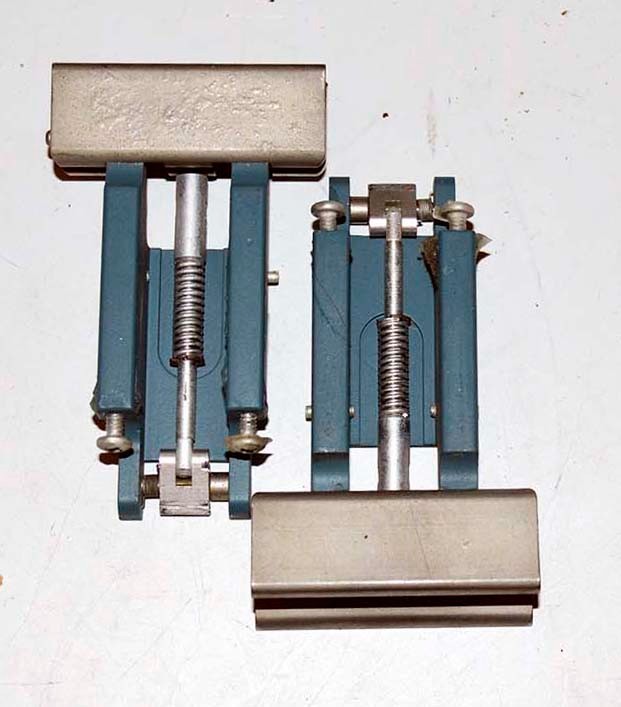 Tektronix 1502 1503 Front Cover Latches