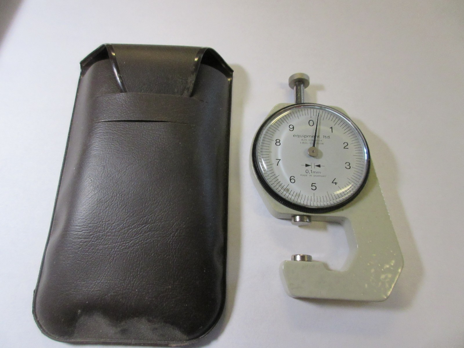 EQUIPMENT GERMANY PEARL GAUGE 10mm CAPACITY 0.1mm ACCURACY PRESS GAUGE NEW