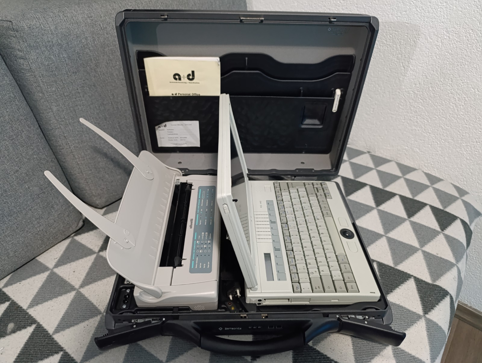 Siemens Nixdorf PCD-4ND Working 486 Laptop Mobile Office Samsonite Case