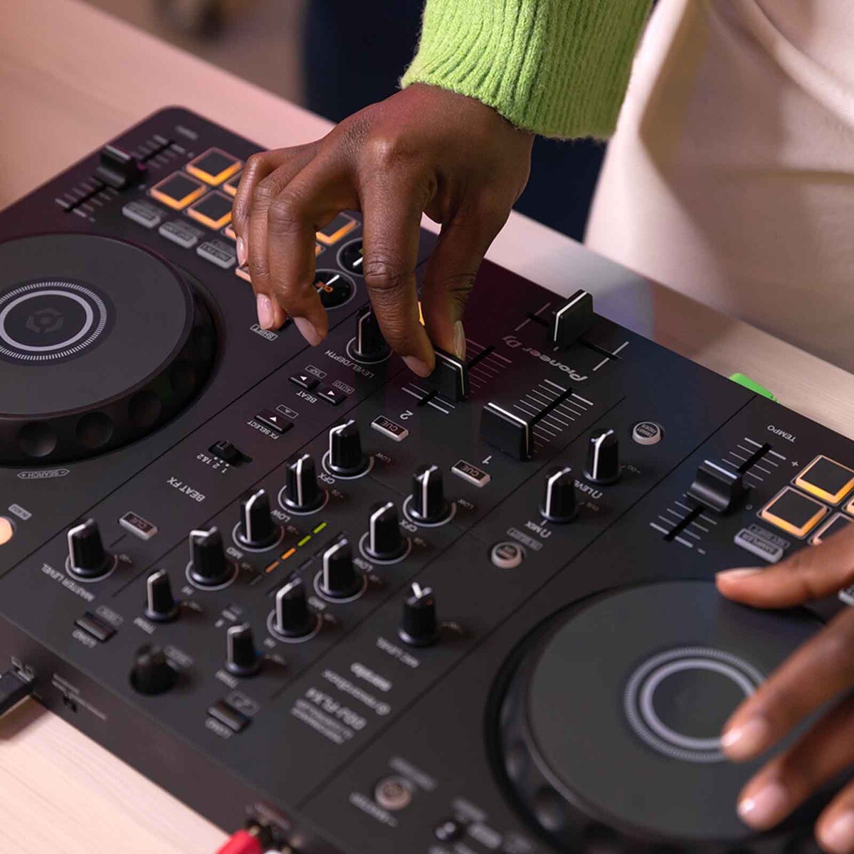 Pioneer DDJ-FLX4 2-Channel DJ Controller with Case & Cover Package