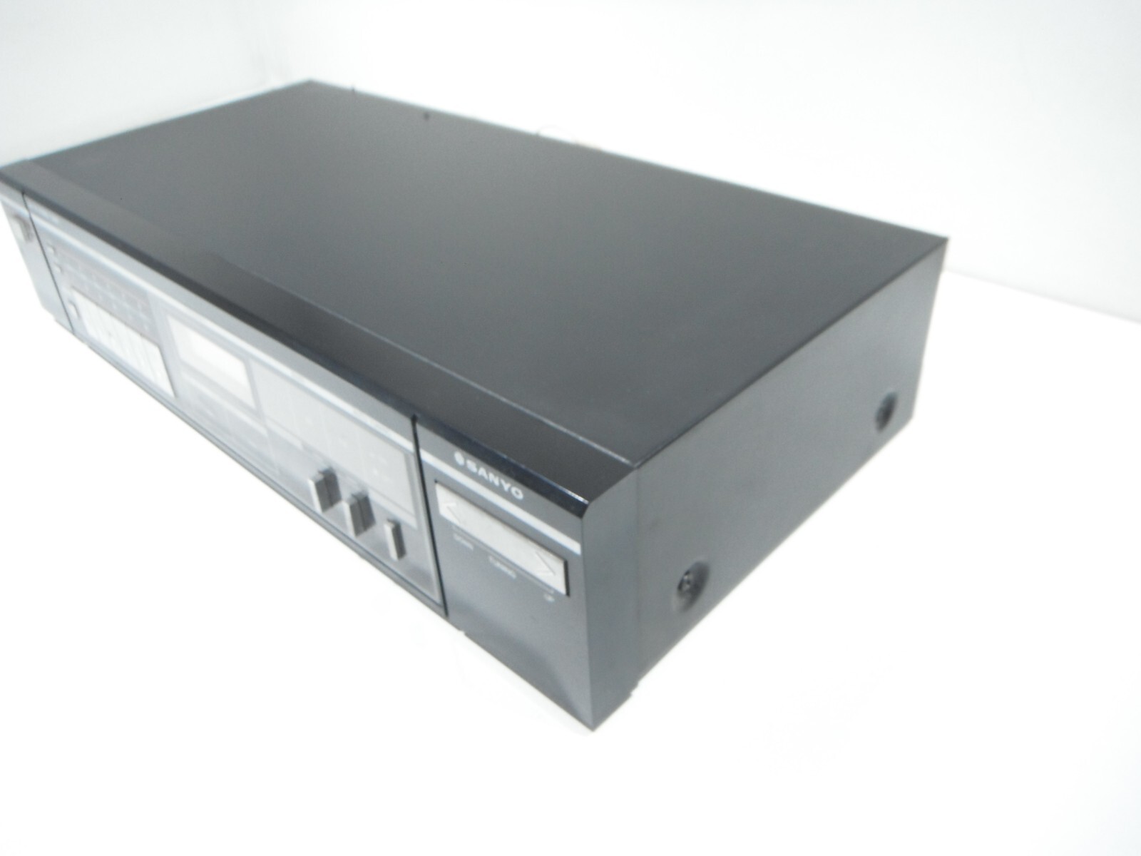 Sanyo AM/FM STEREO Tuner Model JT660