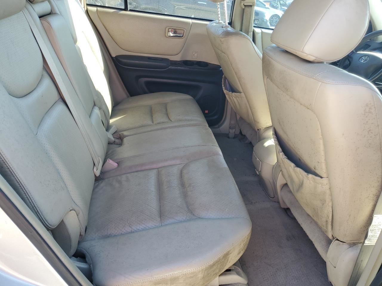 HIGHLANDR 2002 Glove Box 4906747