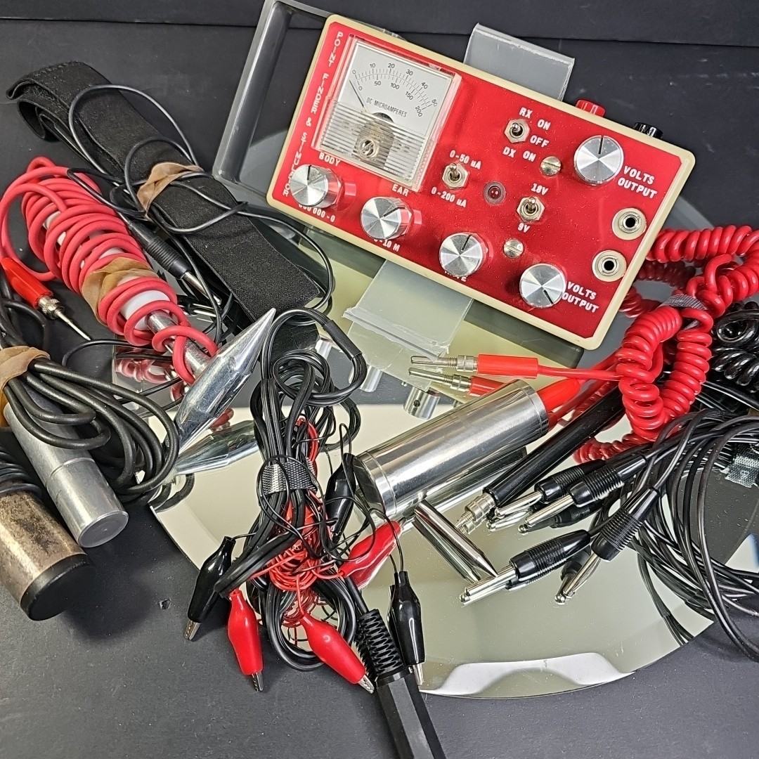 JOANCO MEDICAL ELECTRONICS LTD. Point Finder Stimulator No 4 W/ Extras Untested