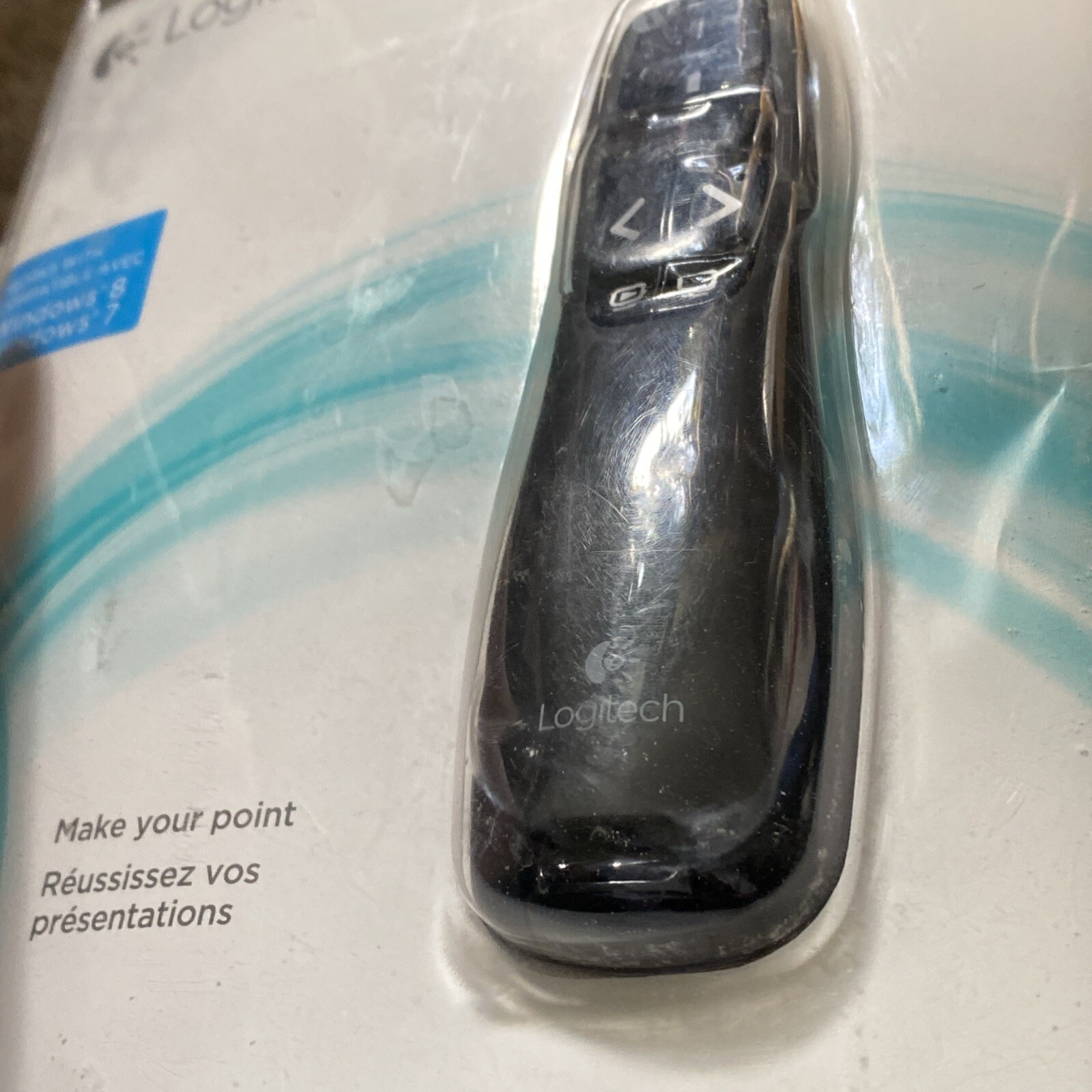 Logitech R400 Presenter Remote Control & Laser Pointer 910-001354