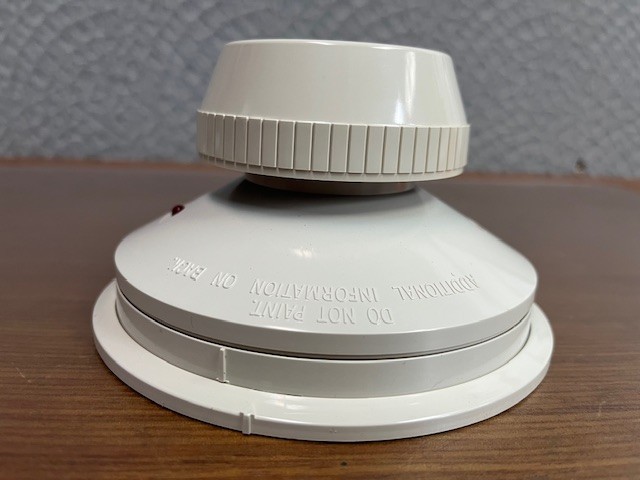 System Sensor 1400 Smoke detector; NOS New in open box