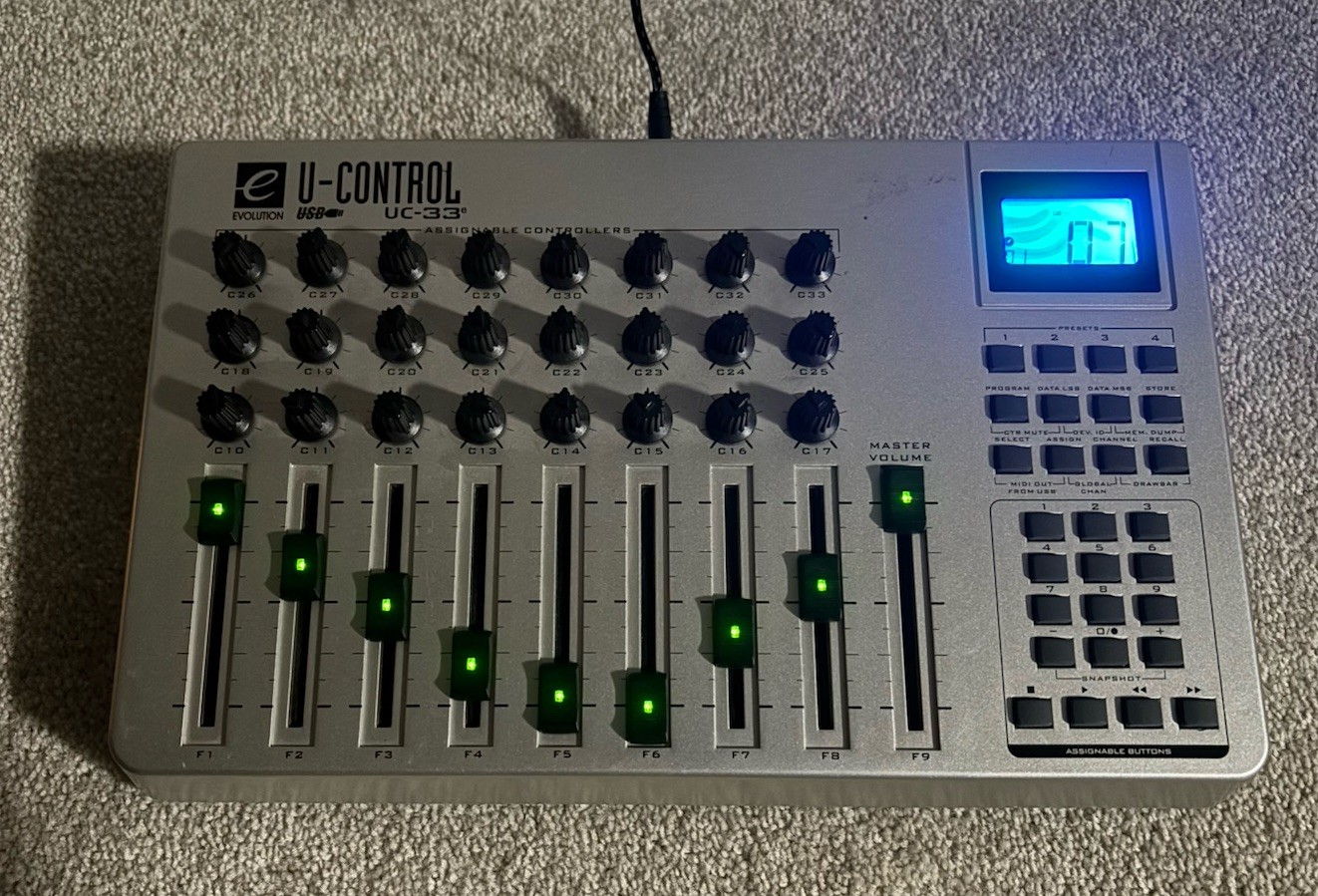 M-Audio UC-33e Evolution MIDI Controller As Is Untested