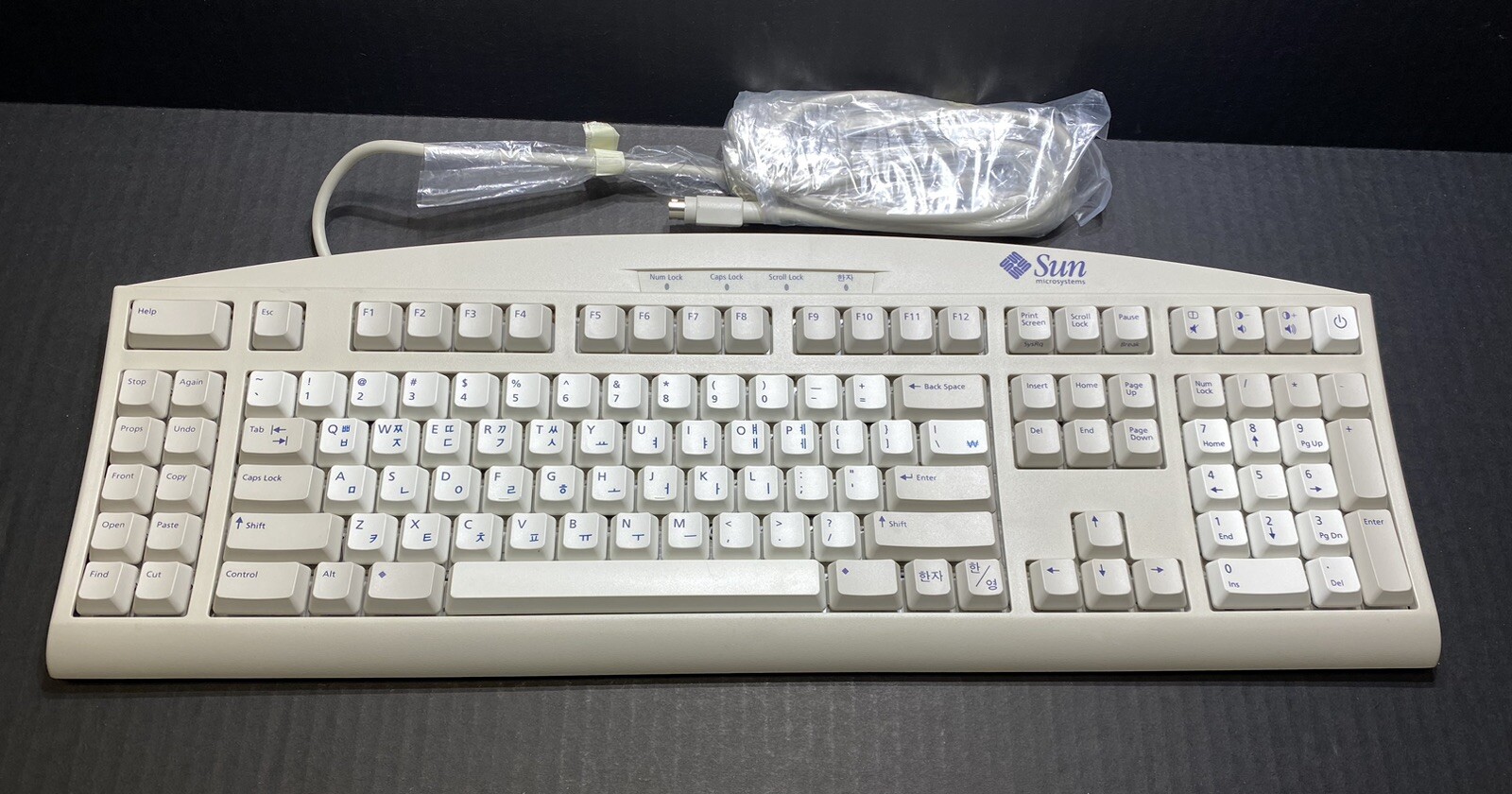 Sun 320-1302 Type-6 KOREAN Keyboard, 2Meter Cable Mini-Din8 Connector, Clean