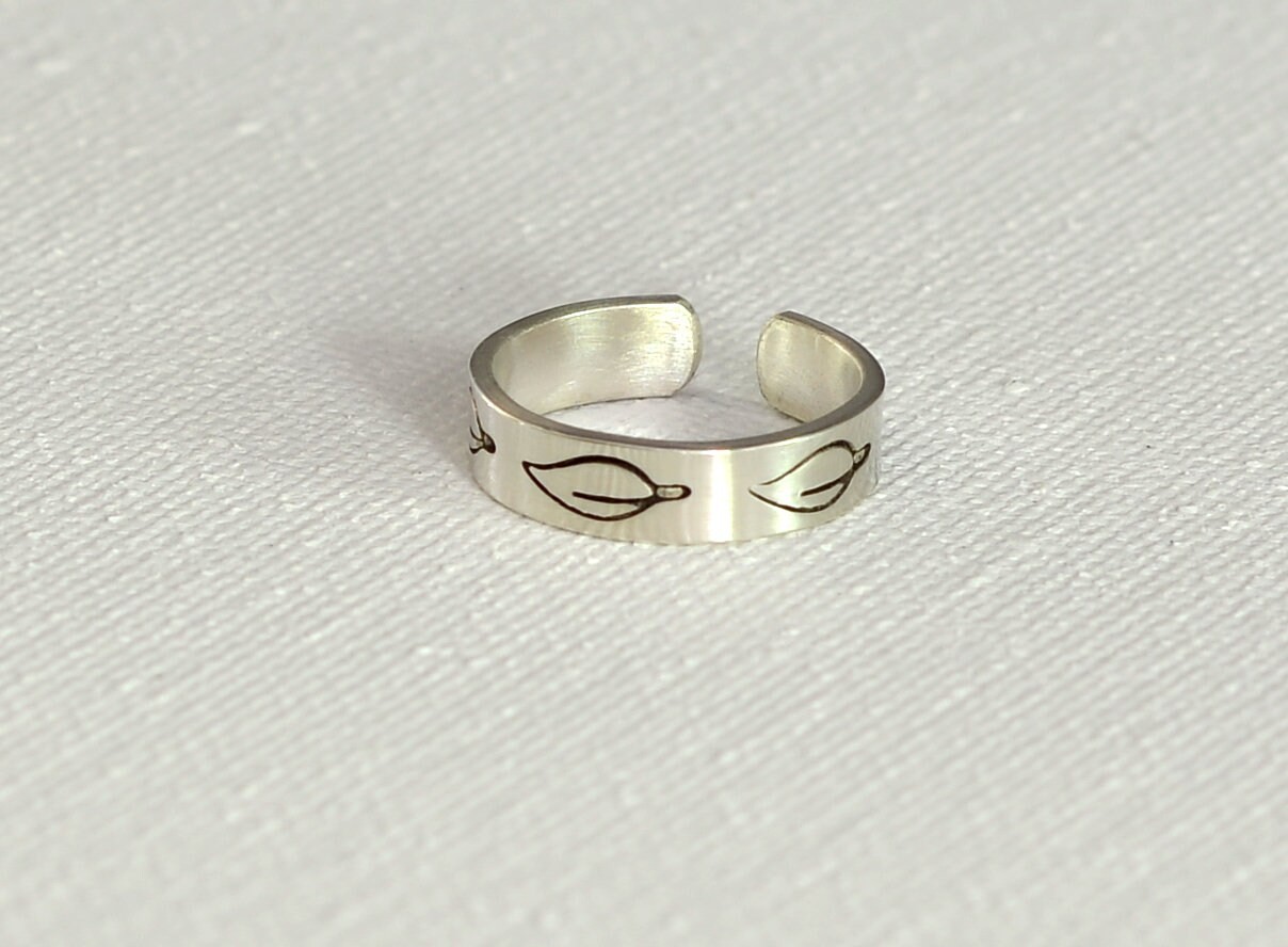 Silver leaf toe ring - small toe ring - adjustable sterling toe ring - silver