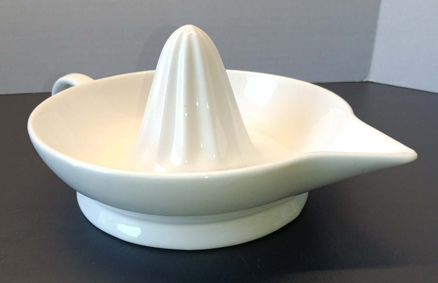 White Ceramic Reamer Juicer White Orange Juice Squeezer with Handle