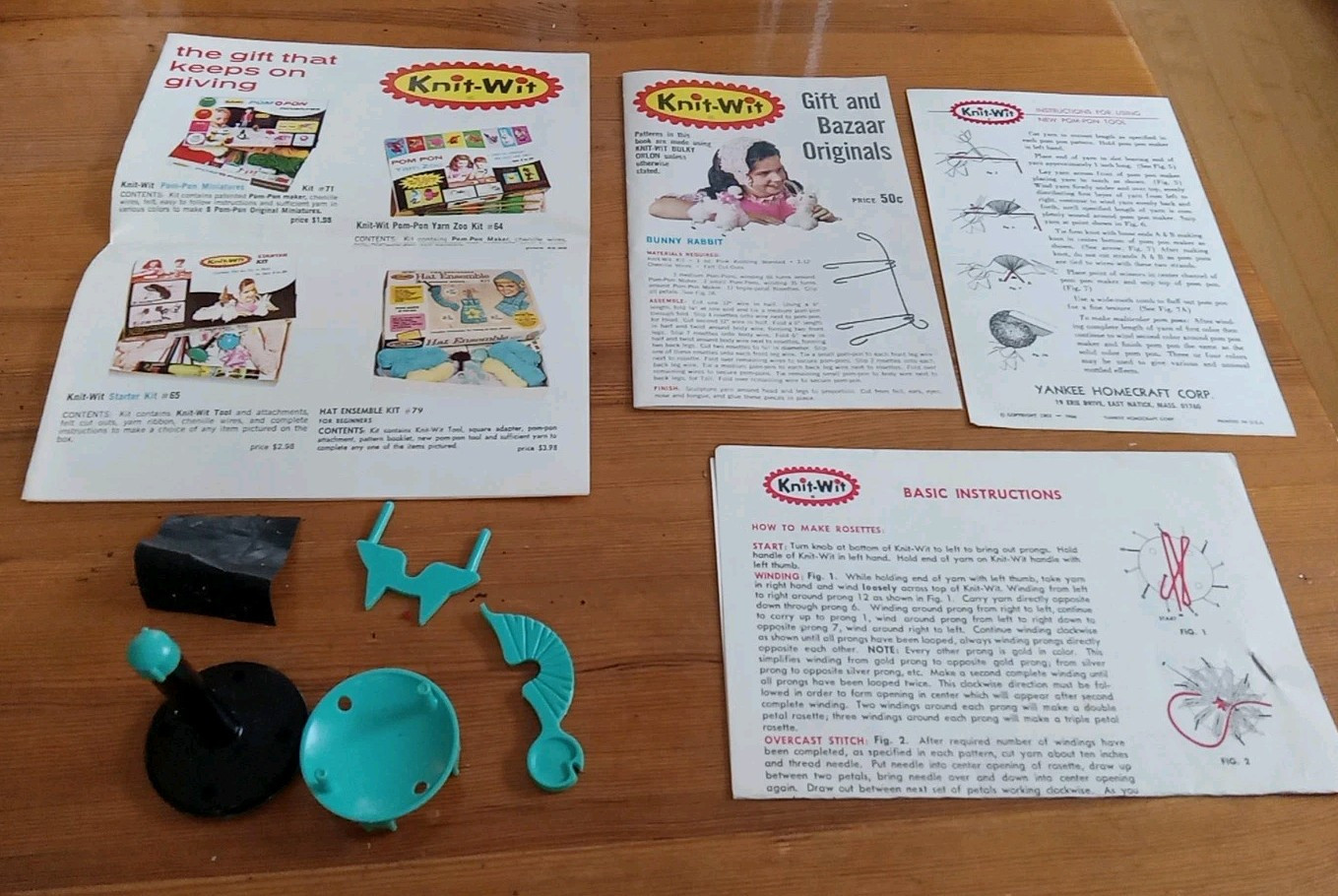 Vintage Knit-Wit Round Rosette, Pom-pon Maker Kit, instructions & Pattern Books