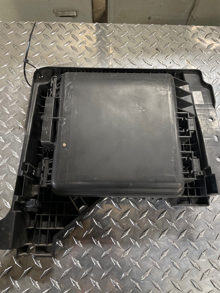 FREIGHTLINER CASCADIA DAIMLER BATTERY CABLE ACCESS MODULE A66-01862-000 7520