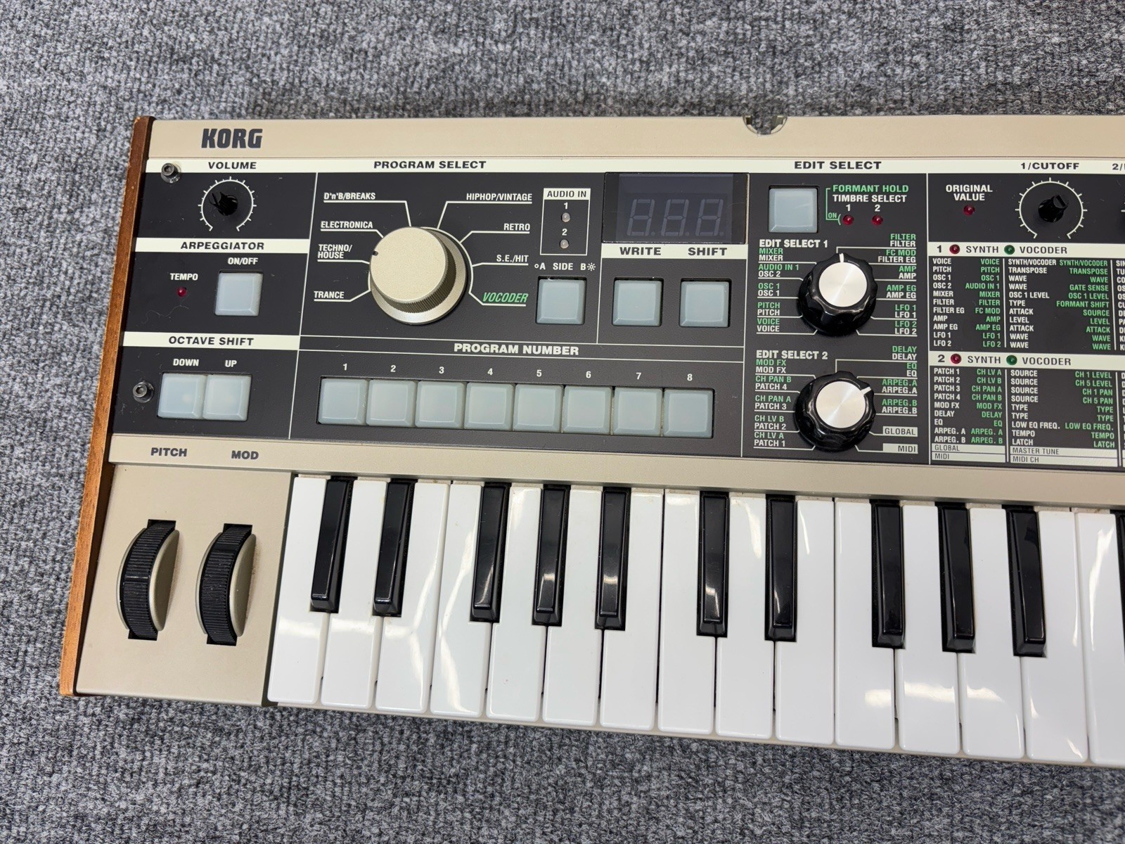 Korg Micro - KORG Compact Analog Synthesizer and Vocoder