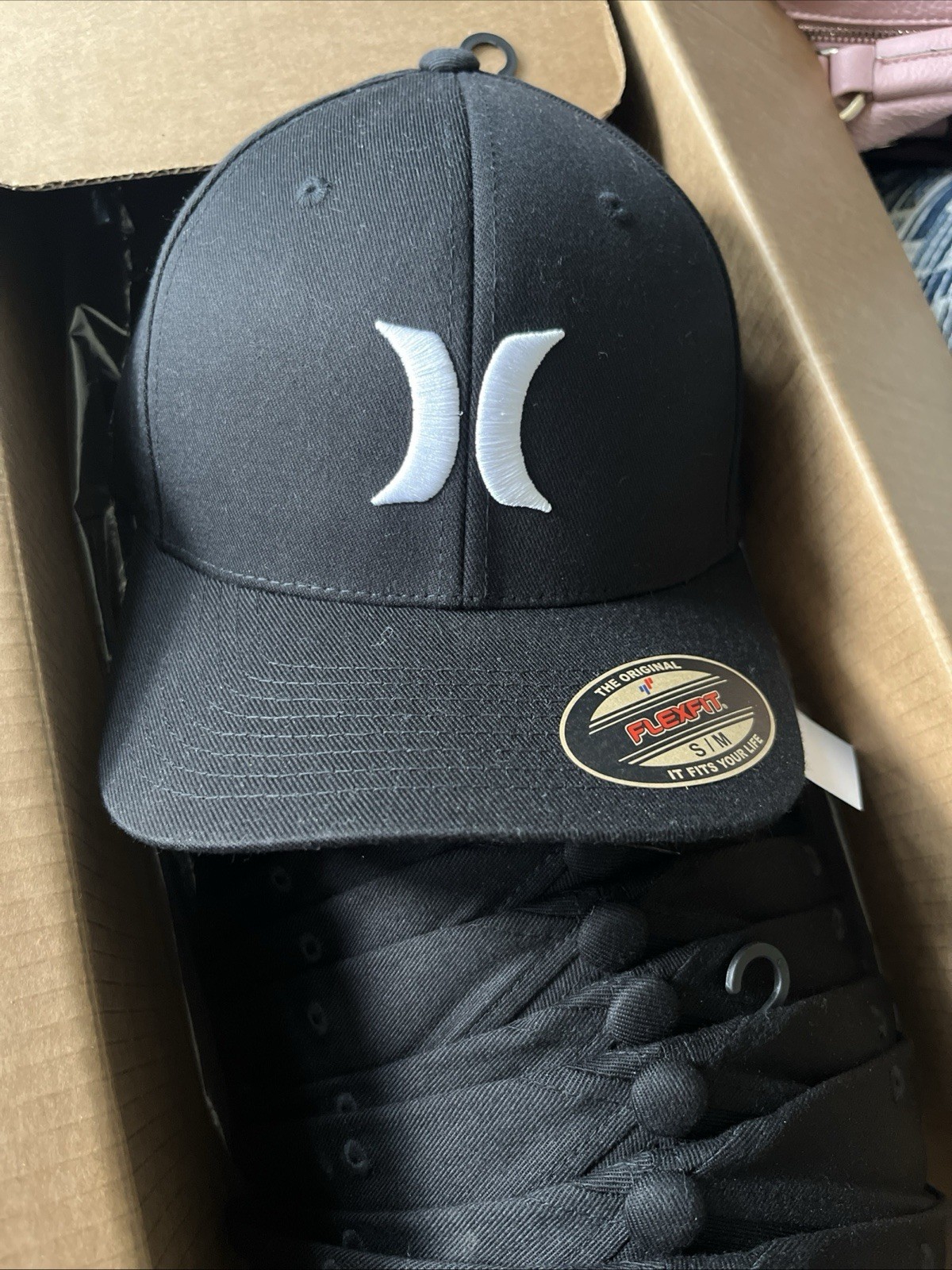Hurley Flexfit Black Hat S/M Stretch Fitted Cap Logo Surf Skate