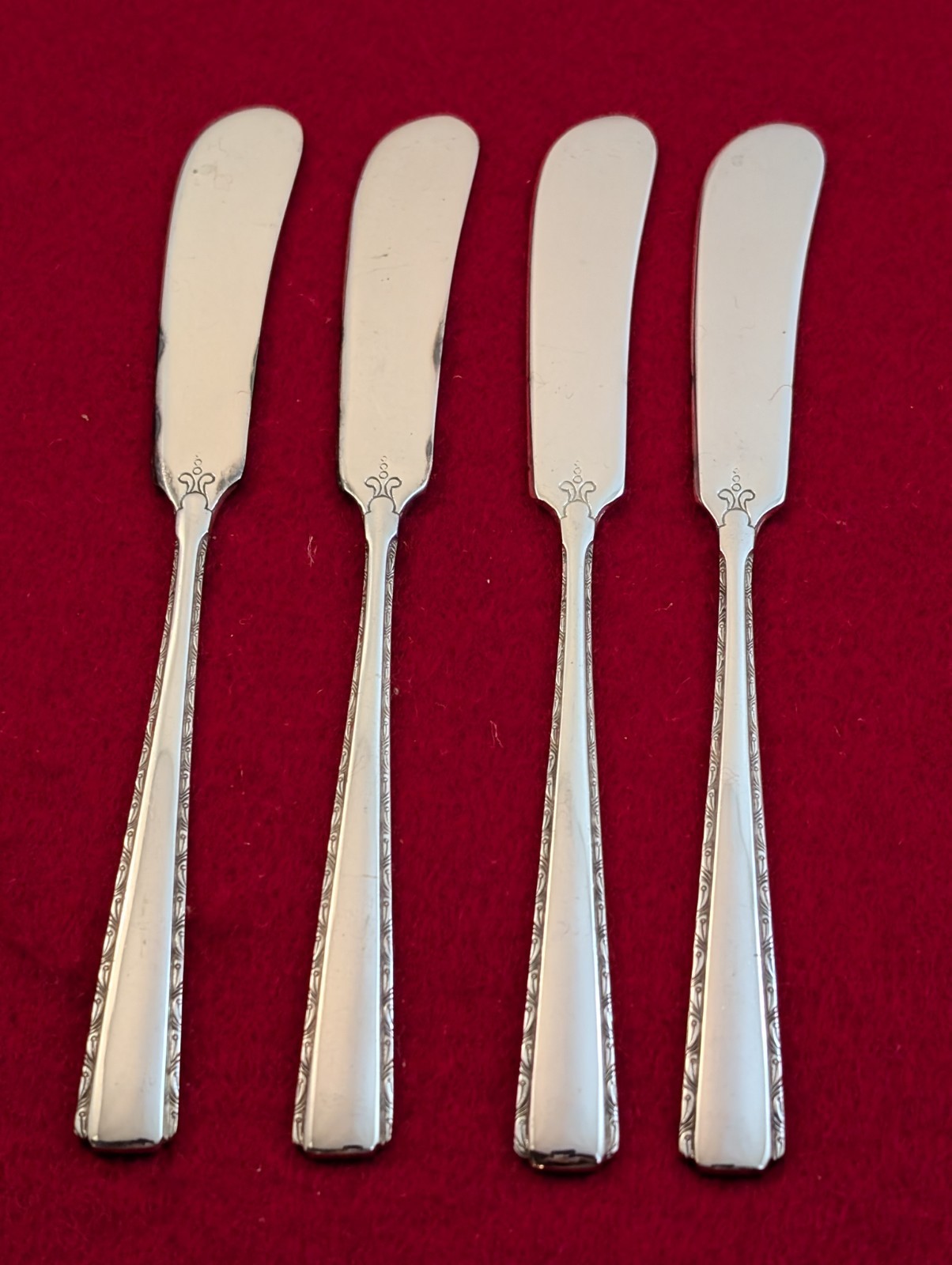 Set Of 4 Unknown Mfg Nickel Silver UNF737 Glossy Butter Spreaders 5 1/4"