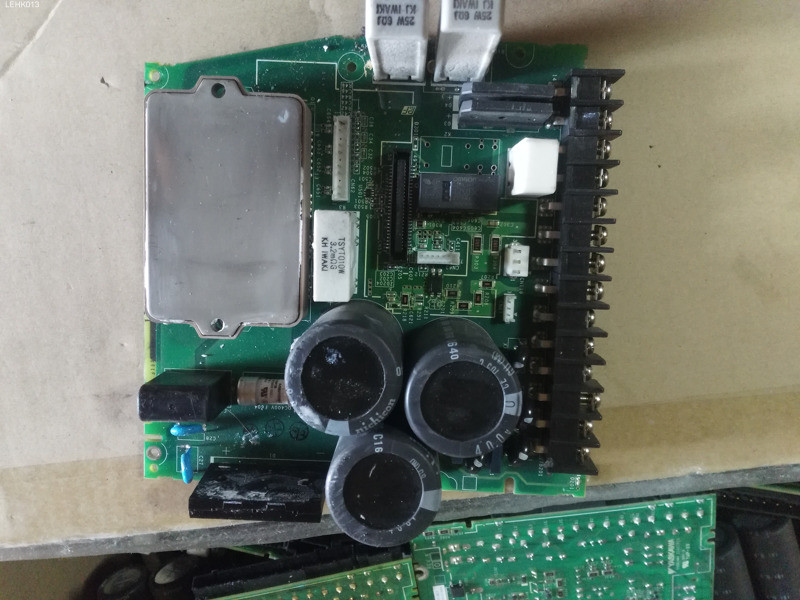 USED SGD7S-CB200aa Fast Shipping By FedEx or DHL