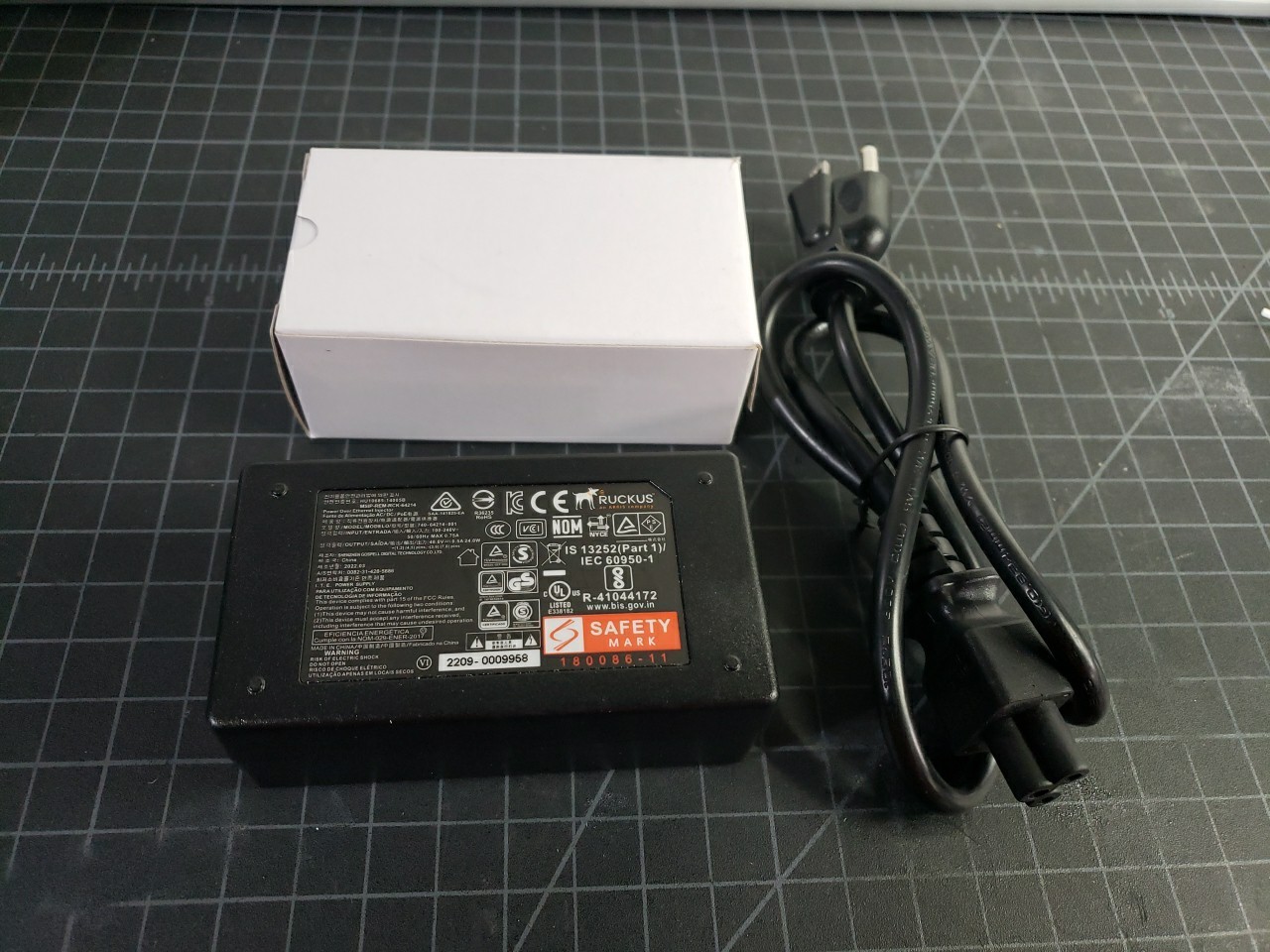 Ruckus 902-0162-US00 10/100/1000 Mbps Wireless ZoneFlex Poe With Power Cable
