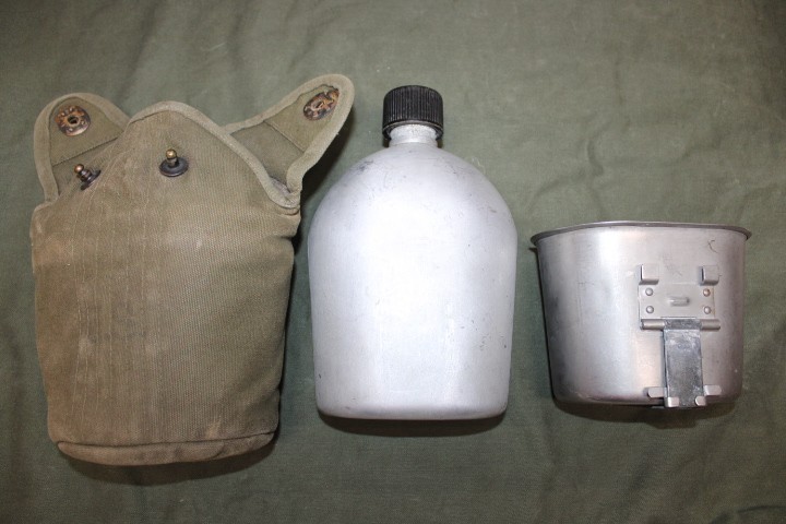 US Military Issue Vietnam 1 QT Water Canteen OD Canvas Pouch Cup Canteen SetAZ37