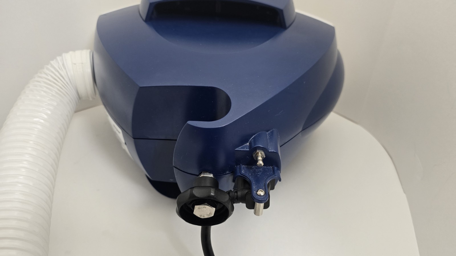 Stryker Mistral-Air Plus MA1100-PM System Crack on case