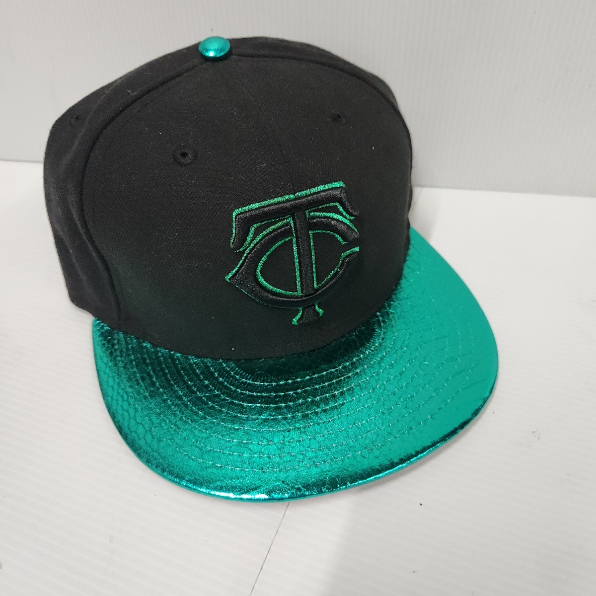 New Era Minnesota Twins 59FIFTY Fitted Cap Black Teal Brim Size 7 1/2 China