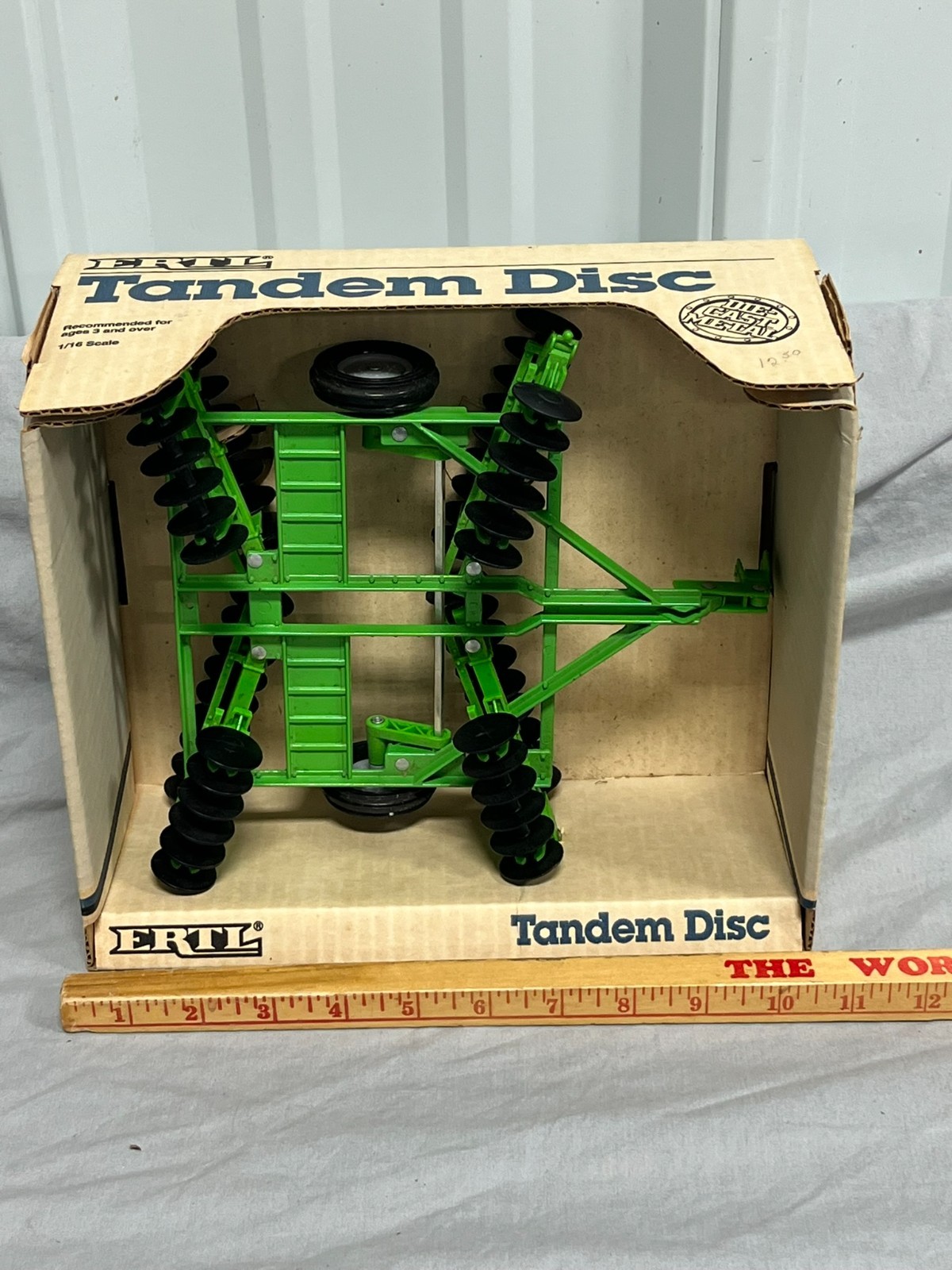 Deutz Allis Tandem DISC Harrow 1:16 Ertl NIB Dyersville AGCO Green