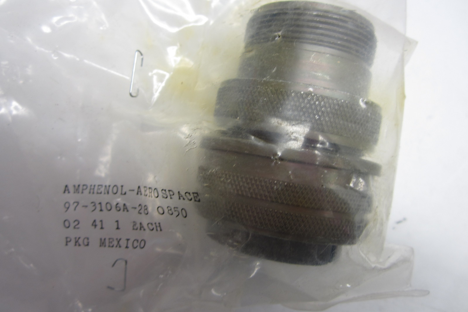 NEW AMPHENOL AEROSPACE 97-3106A-28 0850 CONNECTOR  973106A280850