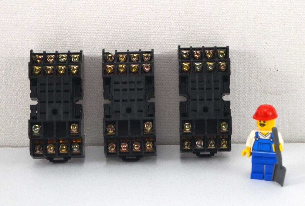 YOUNG *NOS* (Lot of 3) NDSQ-14 RELAY SOCKET 7AMP 300V