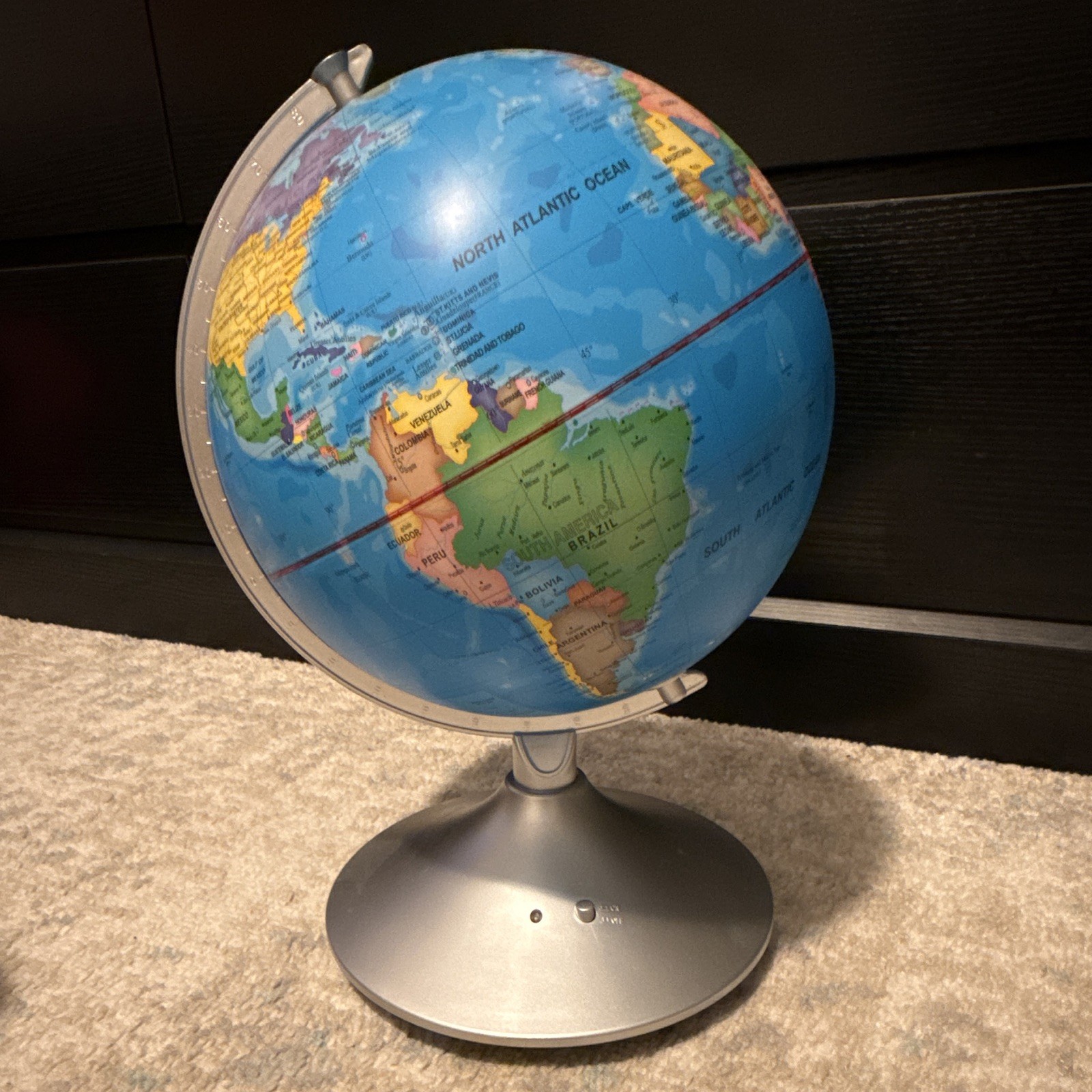 Brainstorm Toys Globe Earth and Constellations Illuminated Auto Light Sensor