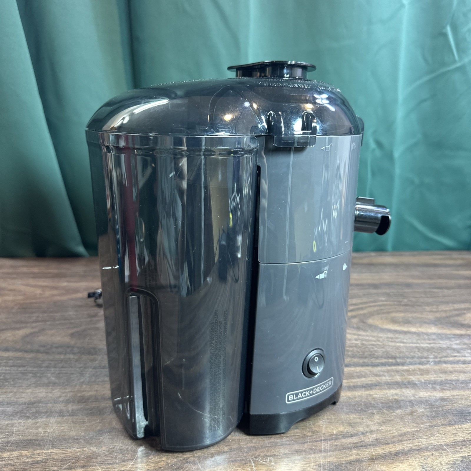Black & Decker Quiet Fruit & Vegetable Juicer Black JE2500 *New, No Box*