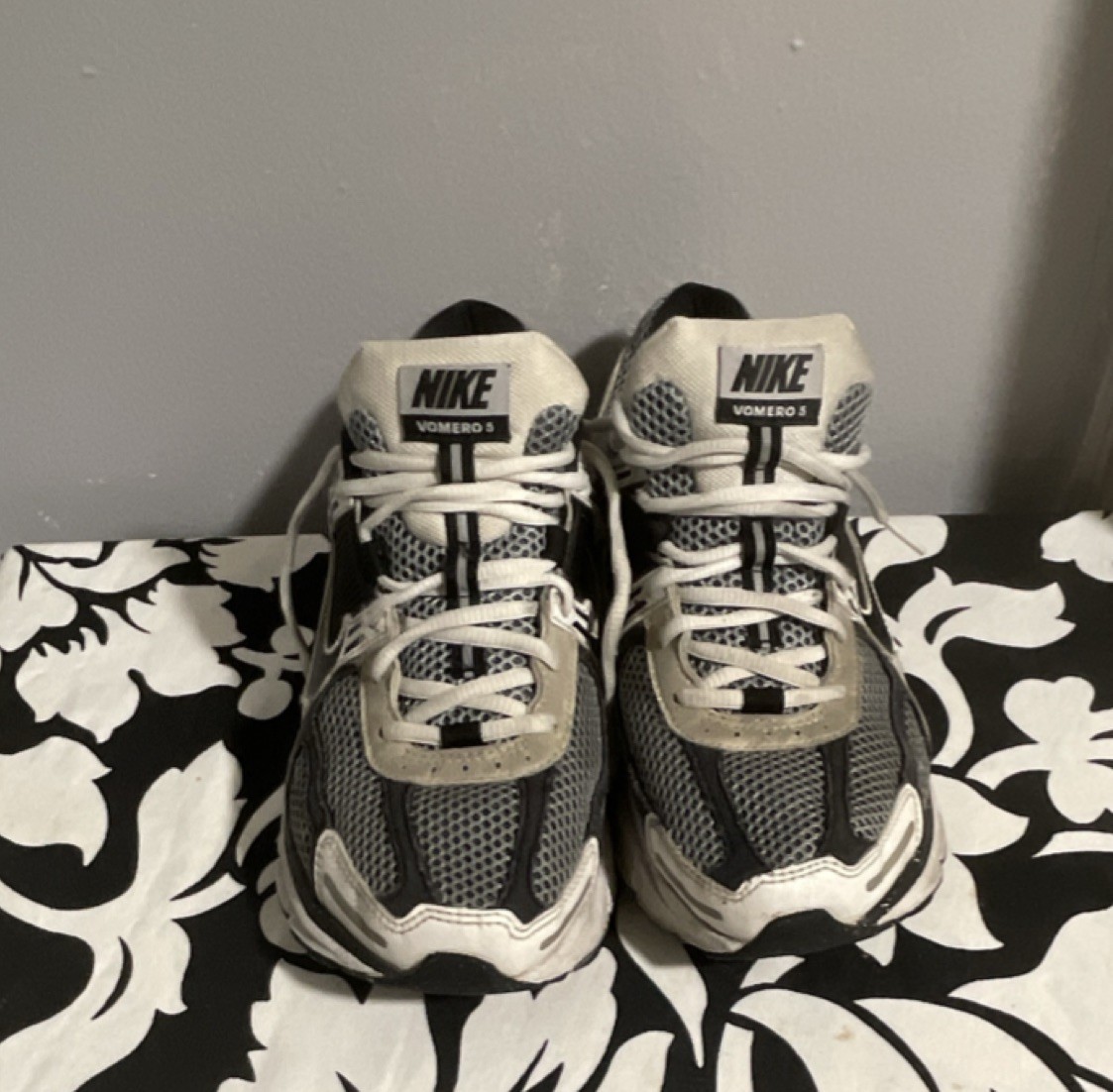 Nike Zoom Vomero 5 SE SP Men's Running Shoes Dark Grey Black White Sail US 9