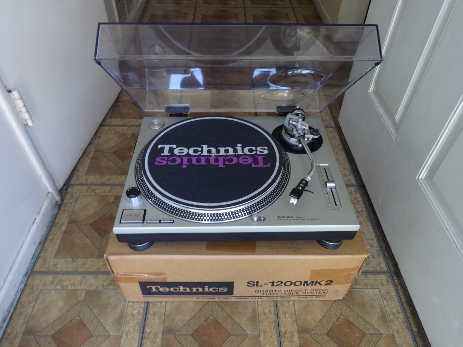 TECHNICS SL-1200MK2 PROFESSIONAL DIRECT DRIVE TURNTABLE