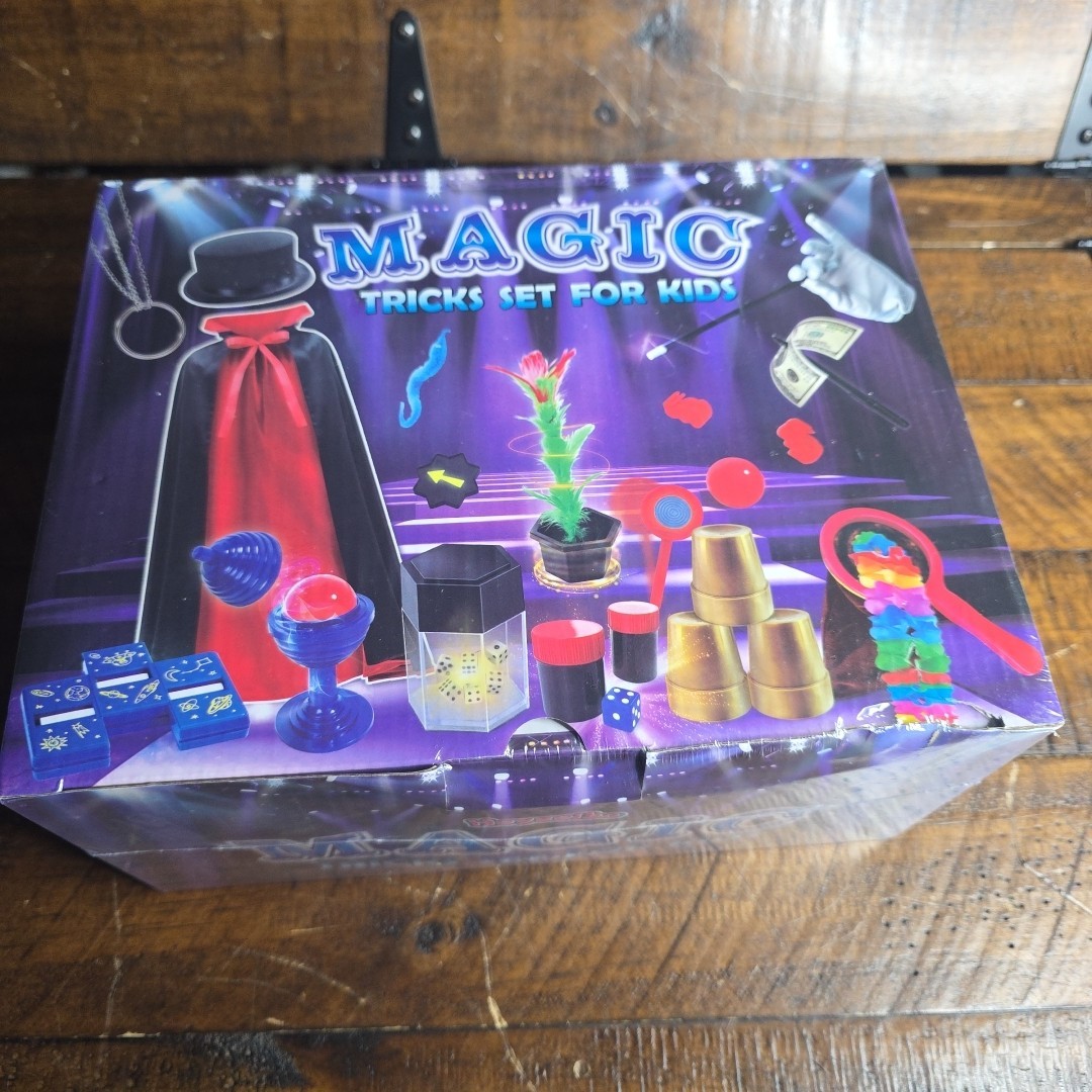 Heyzeibo Magic Kit for Kids Magic Tricks Games for Beginner Magicians SEALED(BIN