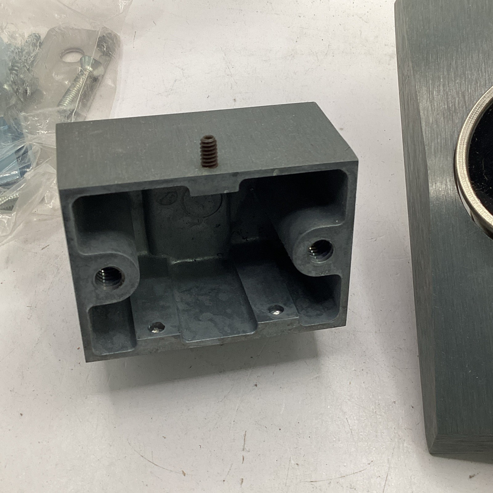 Edwards 1504-AQ Door Holder 24 Vac 60Hz/DC Single Door Flush Mount NEW