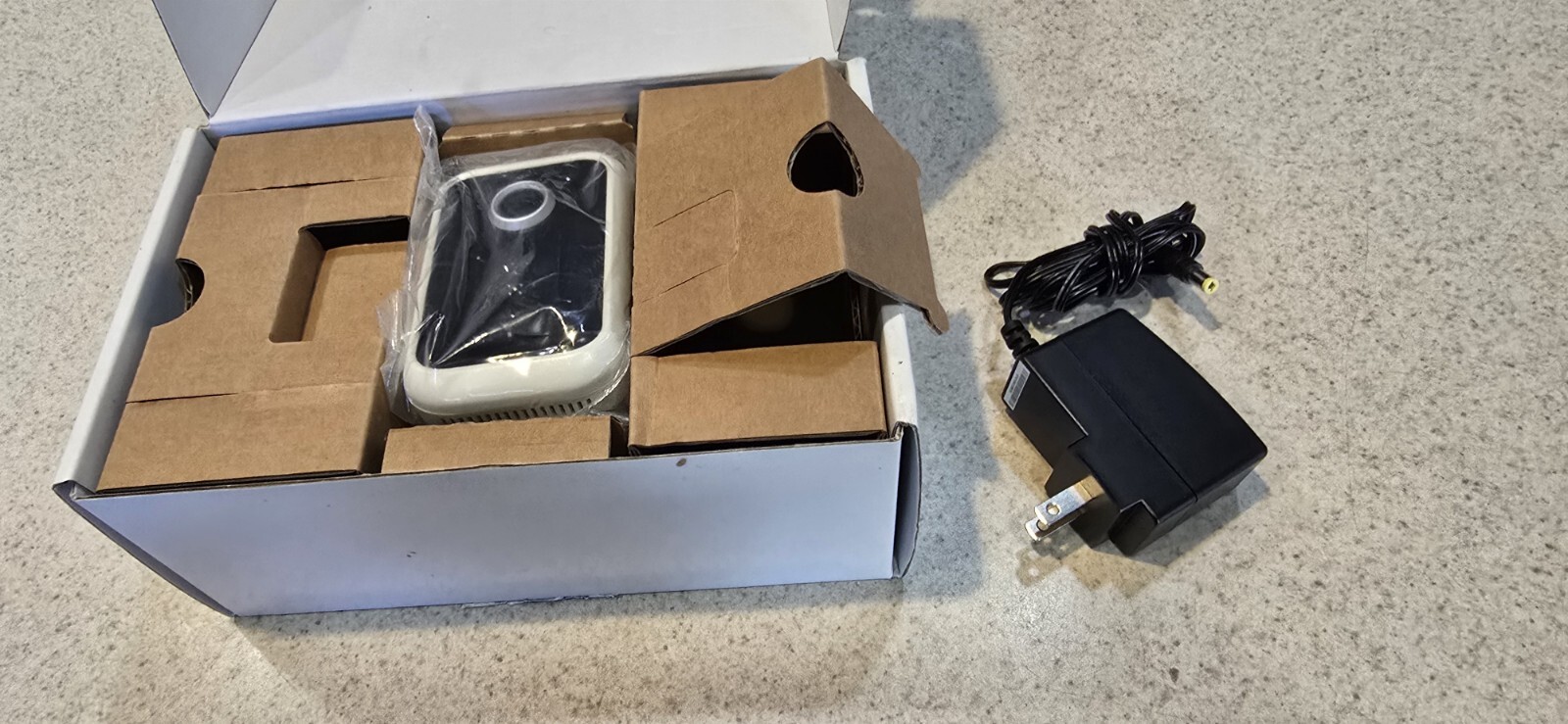 LifeShield SCH1R1-29 White & Black Wired SCH1R0 Camera with Stand & Power Cable