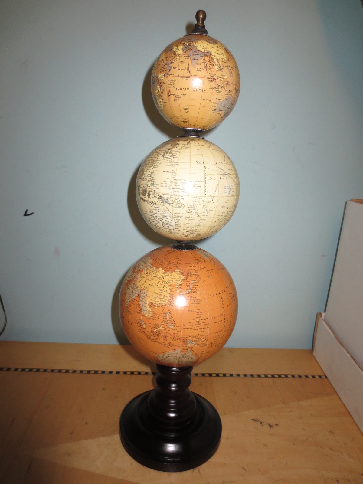 New vintage 3 stacking graduated globes den office 18" tall w turned wooden base