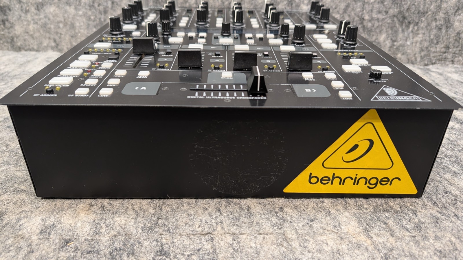 Behringer DDM4000 Digital DJ Mixer 4-Channel USB Tabletop Echo Reverb Filter